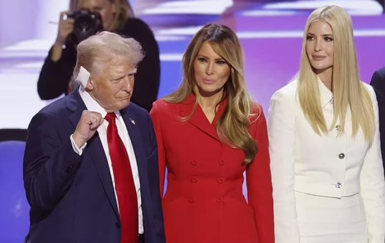 ترامب وميلانيا وإيفانكا