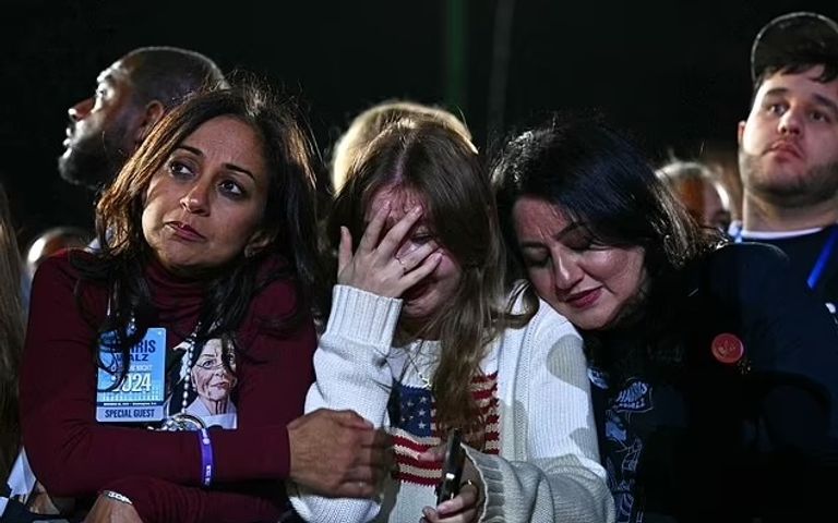 أنصار هاريس خلال إعلان النتائج