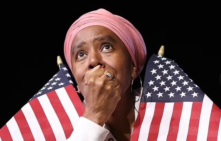 أنصار هاريس خلال إعلان النتائج