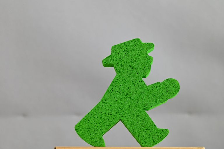 الرجل ذو القبعة رمز لوحدة ألمانيا