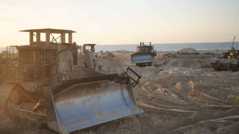 جرافة من طراز دي 9 في غزة