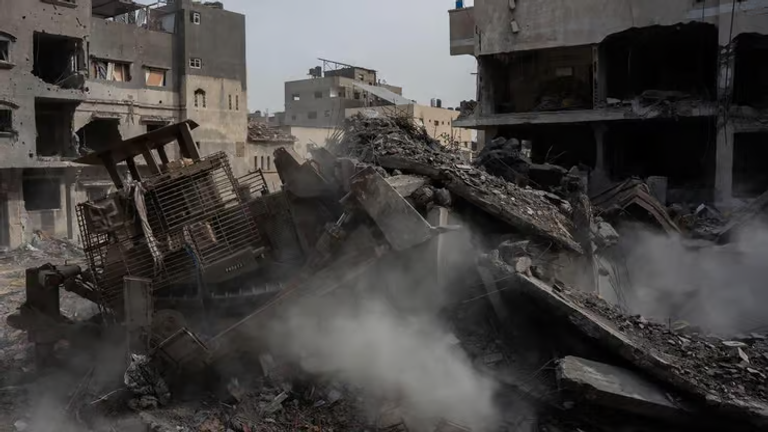 جرافة من طراز دي 9 في غزة