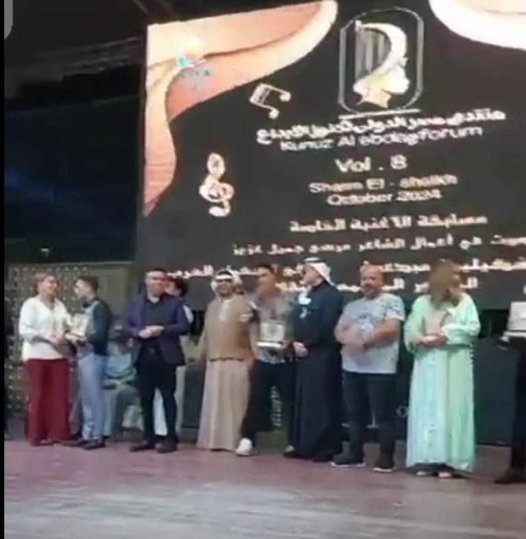 لحظة تكريم رنا