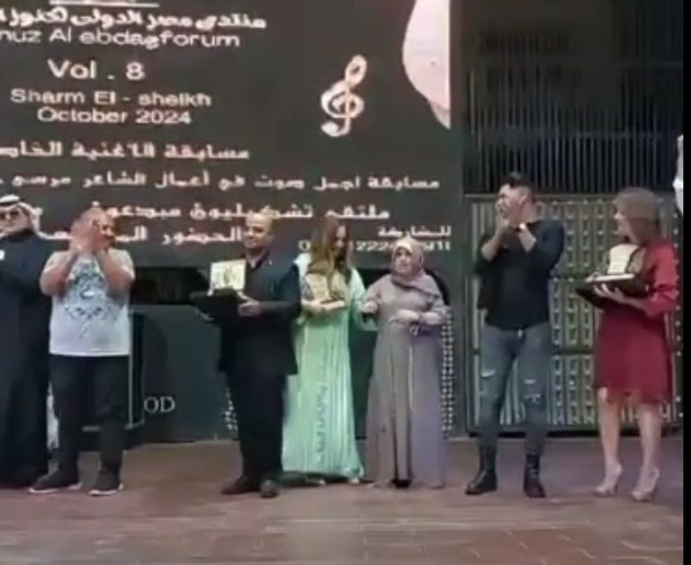 لحظة تكريم رنا