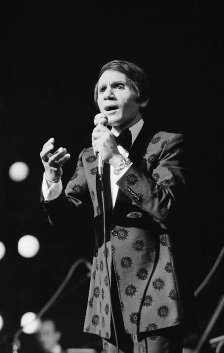 الفنان الراحل عبدالحليم حافظ