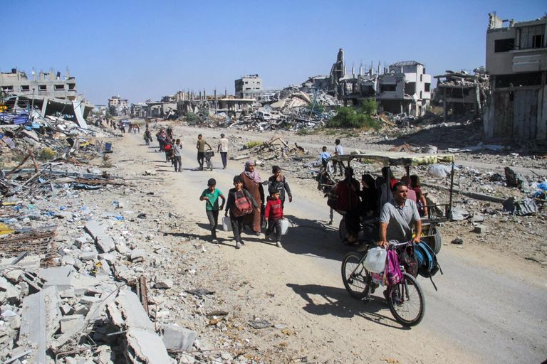 حِمم الحرب فوق رؤوس المدنيين الفارين من القصف الإسرائيلي بغزة