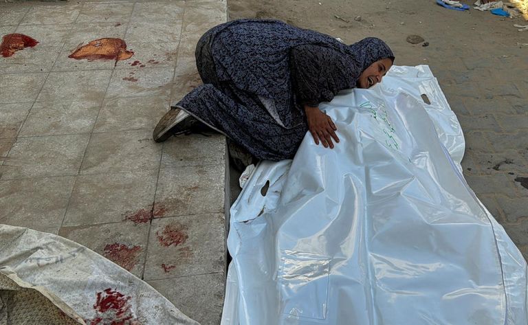 حِمم الحرب فوق رؤوس المدنيين الفارين من القصف الإسرائيلي بغزة