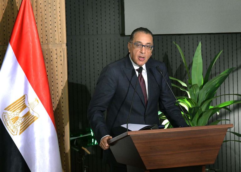 رئيس مجلس الوزراء المصري الجنيه المصري والدولار الأمريكي - أرشيفية