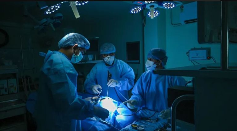 معظم المصابين تقل أعمارهم عن 45 عاما