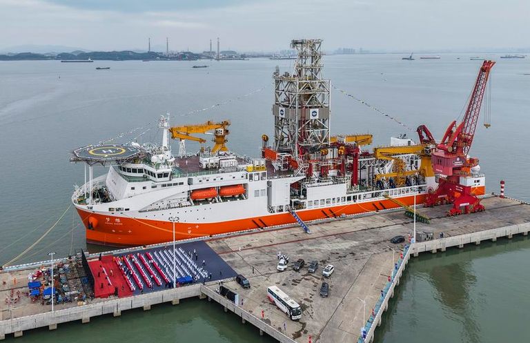 سفينة البحث الصينية «حلم» لاستكشاف أعماق البحار والمحيطات