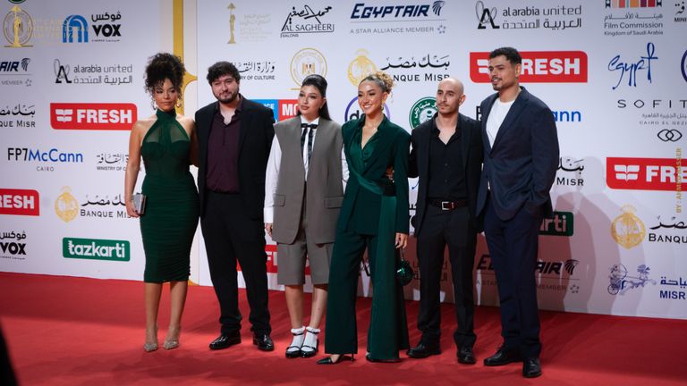 فريق عمل «مين يصدق»