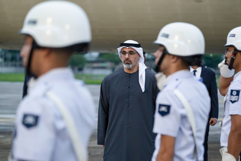 الشيخ خالد بن محمد بن زايد آل نهيان لدى وصوله للبرازيل