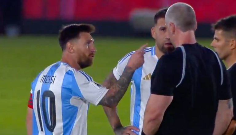ميسي ليونيل ميسي قائد منتخب الأرجنتين