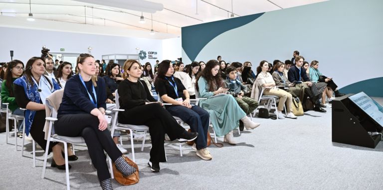 لقطات من الجلسة النقاشية الجلسة النقاشية لدعم المرأة بالعمل المناخي