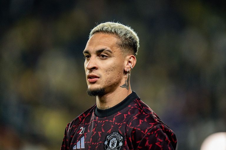 أنتوني لاعب مانشستر يونايتد يورغن كلوب ومحمد صلاح في ليفربول