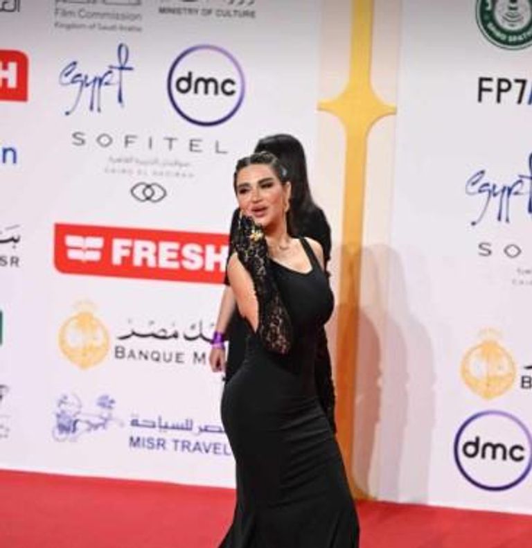 الفنانة سارة نخلة
