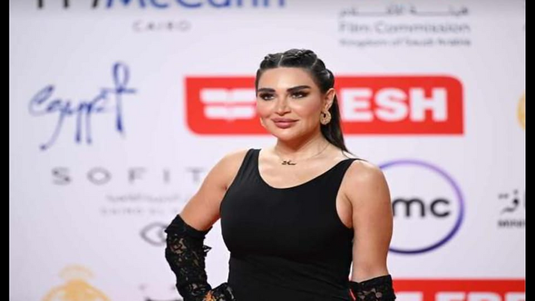 الفنانة سارة نخلة 