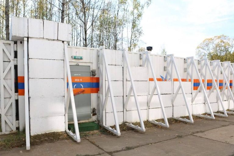 جانب من عملية نشر الملجأ