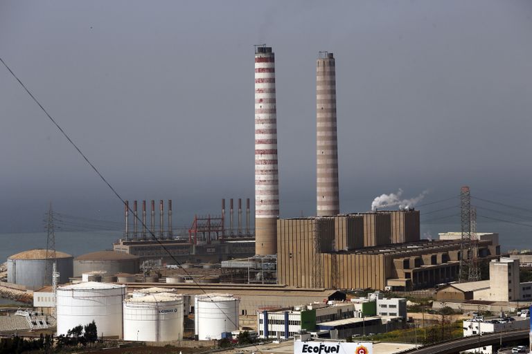 أحد محطات الكهرباء في لبنان 