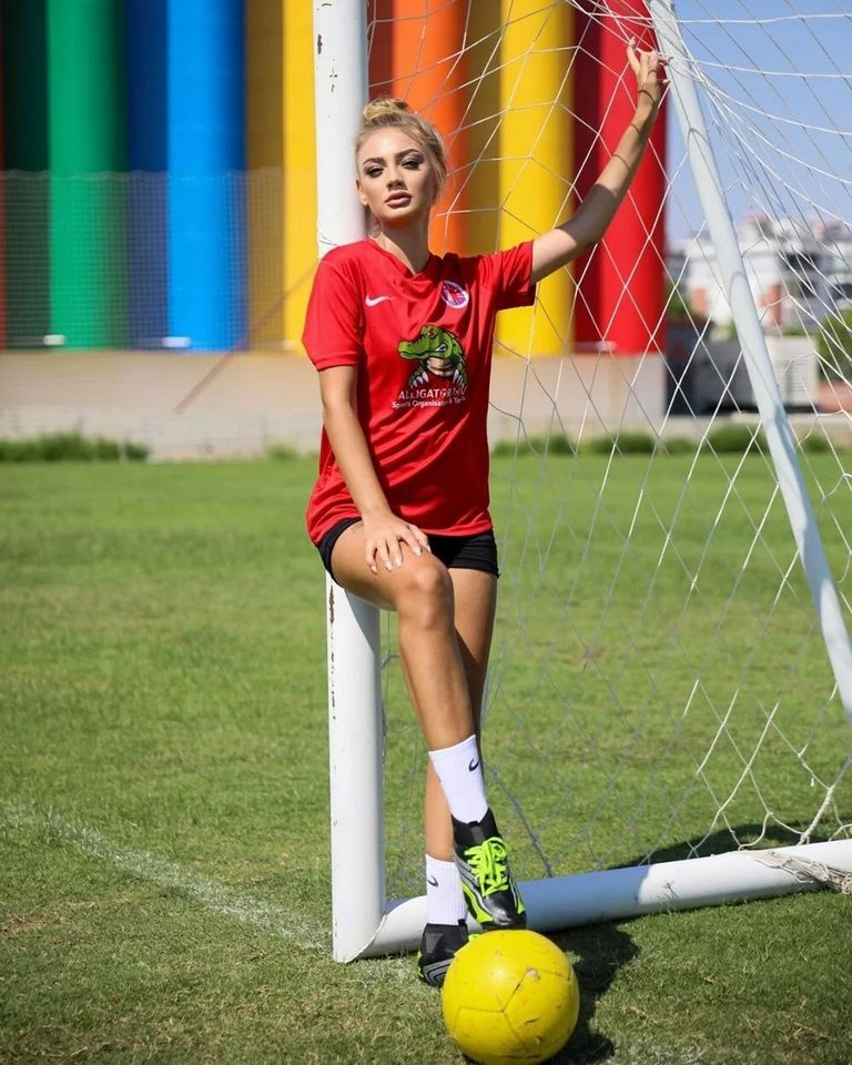 نيفيدي جيجك تجمع بين الجمال والرياضة