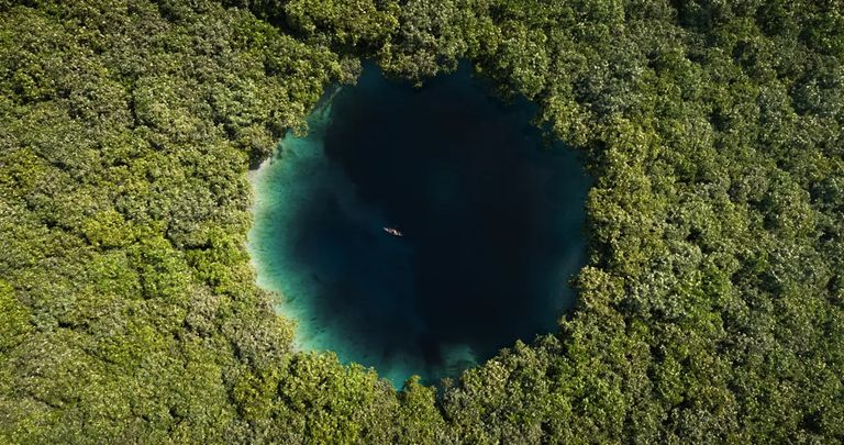 لنغص عميقًا في المياه الغامضة.. هل توجد بحيرات دون قاع؟ - صورة 1