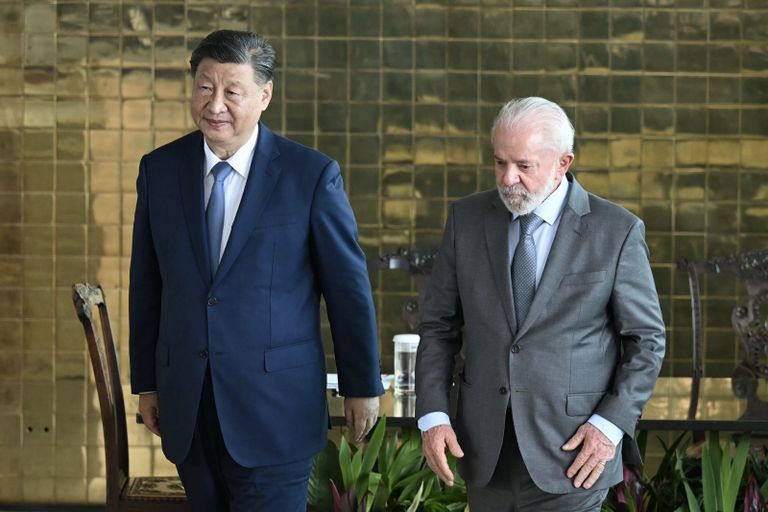 لولا دا سيلفا يفرش السجاد الأحمر احتفاء برئيس الصين