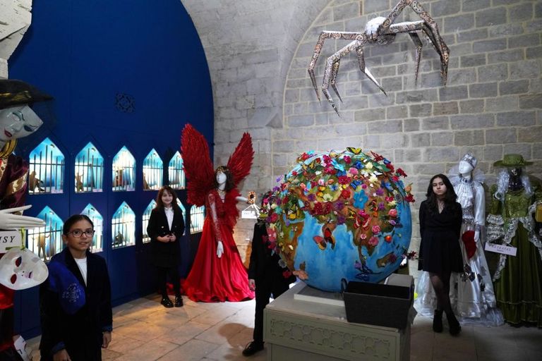 معرض الفن البيئي "الدردشة مع الكوكب"  معرض الفن البيئي «الدردشة مع الكوكب»