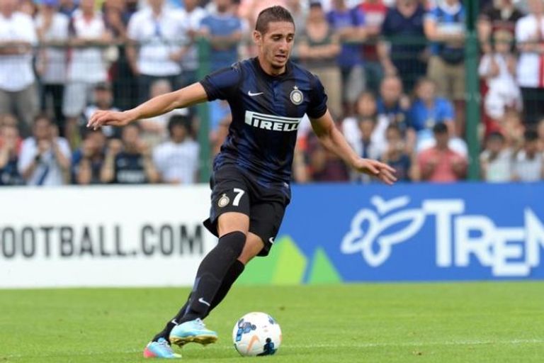 إسحاق بلفوضيل إسحاق بلفوضيل نجم منتخب الجزائر