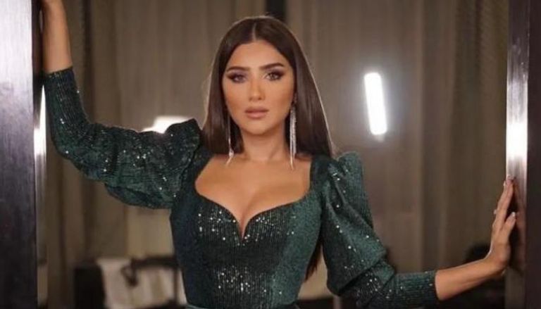 الفنانة مي عمر 