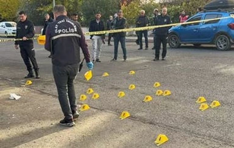 المدرب التركي الراحل إرسين أكا