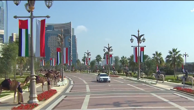 جانب من مراسم استقبال الشيخ محمد بن زايد آل نهيان للرئيس الإندونيسي بقصر الوطن