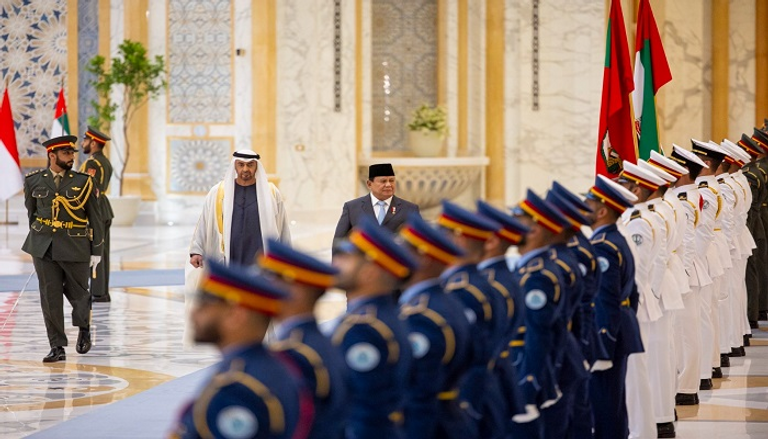 الشيخ محمد بن زايد آل نهيان خلال لقائه بنظيره الإندونيسي برابوو سوبيانتو