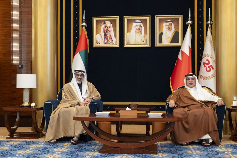 ولي عهد أبوظبي يصل إلى البحرين