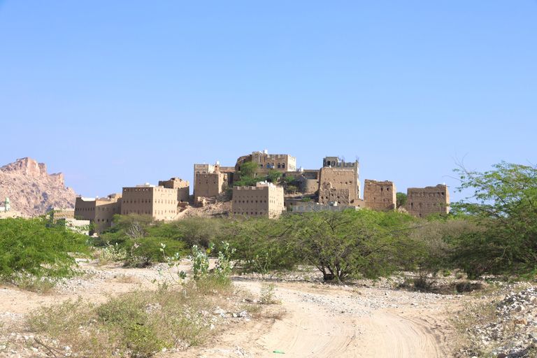 تدشين مشروعات بتمويل إماراتي في اليمن