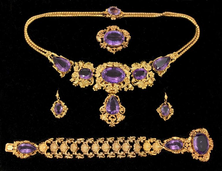 مشغولات ذهبية - أرشيفية