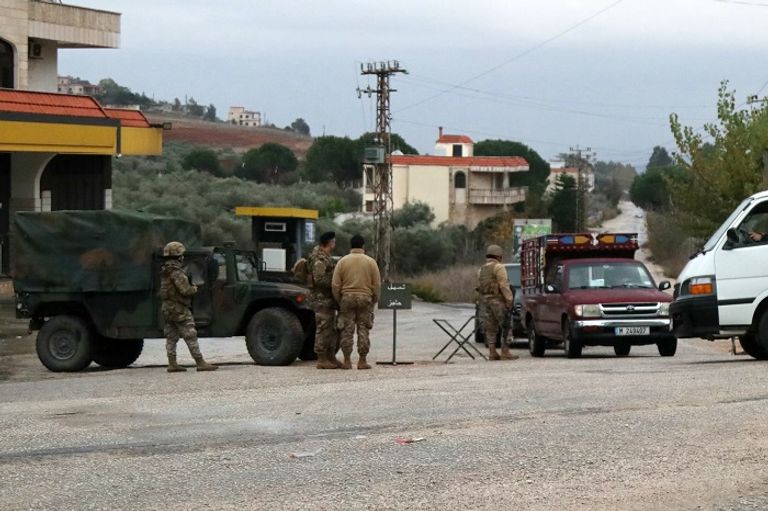 عنصران من الجيش اللبناني بجنوب لبنان - أ.ف.ب