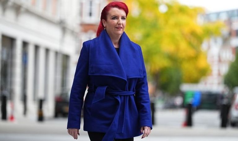 لويز هاي وزيرة النقل البريطانية