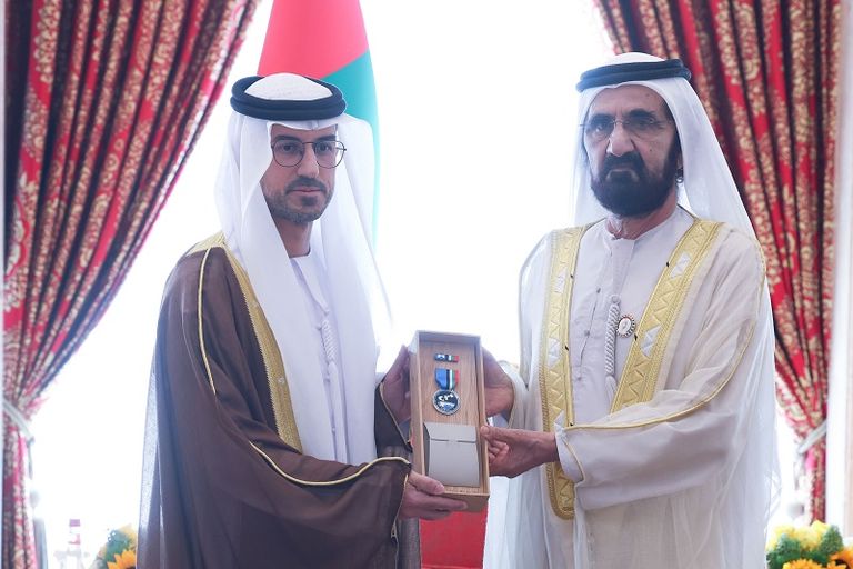 الشيخ محمد بن راشد يكرم أبناء دولة الإمارات المتميزين في قطاع الفضاء