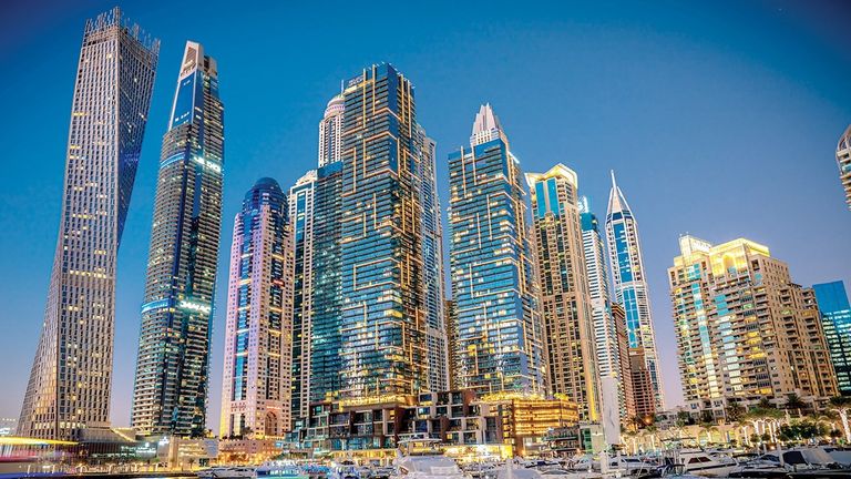 الإمارات تحلق نحو المستقبل بإنجازات اقتصادية وتنموية فارقة