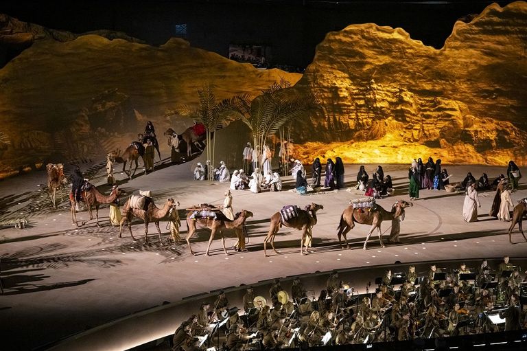 جانب من مظاهر الاحتفال بعيد الاتحاد الـ53 في الإمارات