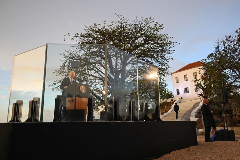 بايدن بعد إلقاء كلمة قرب لواندا