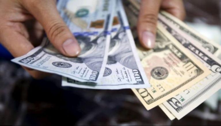 الدولار يتعافى من أدنى مستوى في 3 أسابيع