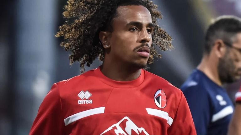 مهدي دورفال الموهبة الجزائرية مهدي دورفال