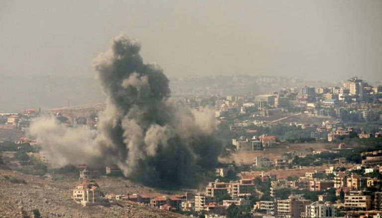 تصاعد الدخان جراء غارة إسرائيلية جنوب لبنان - أرشيفية