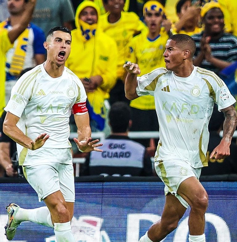 احتفال كالما كالما مع النصر كريستيانو رونالدو