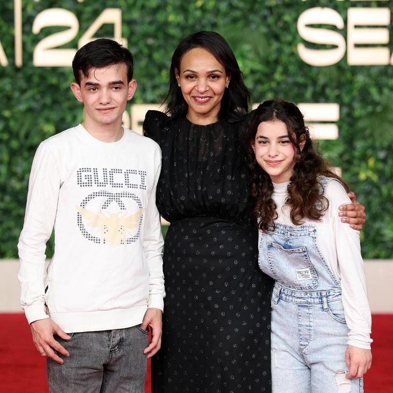 السجادة الحمراء لفيلم "من وراء الموج"