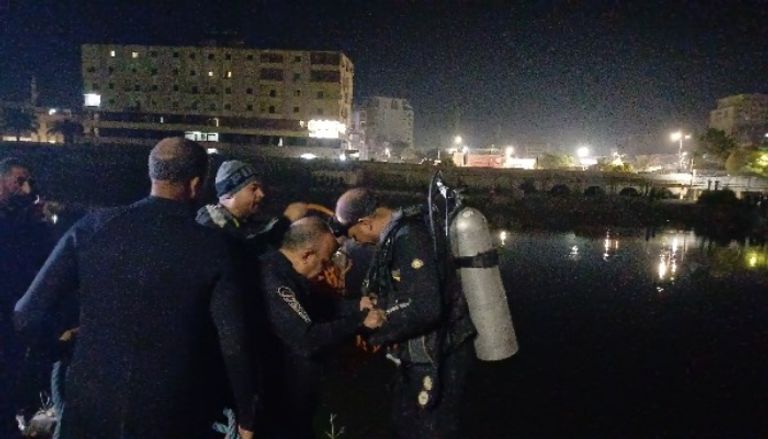 تفاصيل حادث غرق ميكروباص أسيوط تفاصيل حادث غرق ميكروباص أسيوط