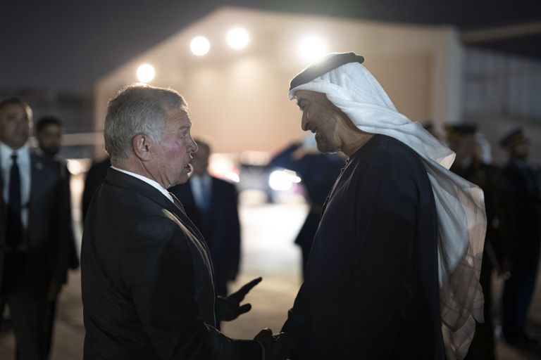 الشيخ محمد بن زايد آل نهيان رئيس دولة الإمارات العربية المتحدة مع عاهل الأردن