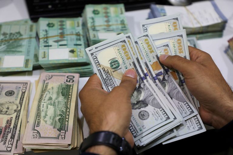 الدولار والليرة اللبنانية - أرشيفية 