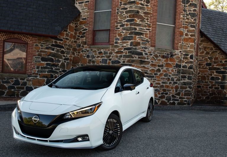 طراز Nissan Leaf قائمة أفضل السيارات الكهربائية في 2024